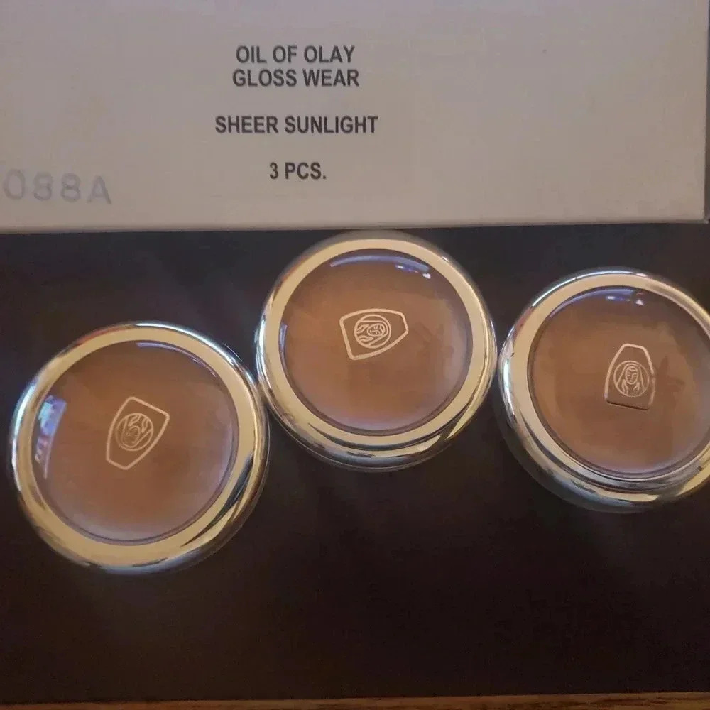 Lot of 3 Oil of Olay Lip Gloss Sheer Sunlight Shine .19 oz each‎ NEW Pot 088A
